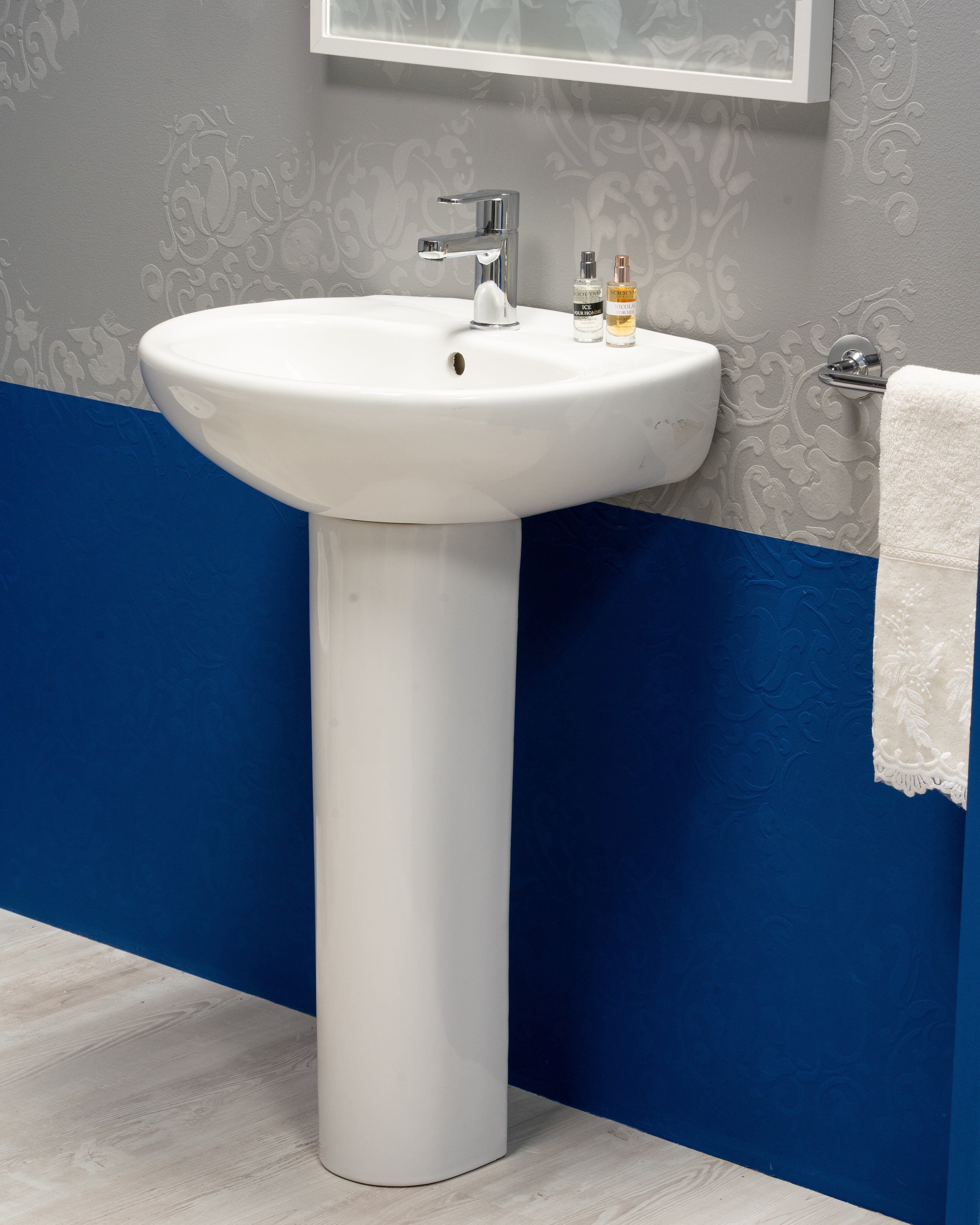 Rak lavabo monoforo bianco con colonna Karla in ceramica 65x51 cm