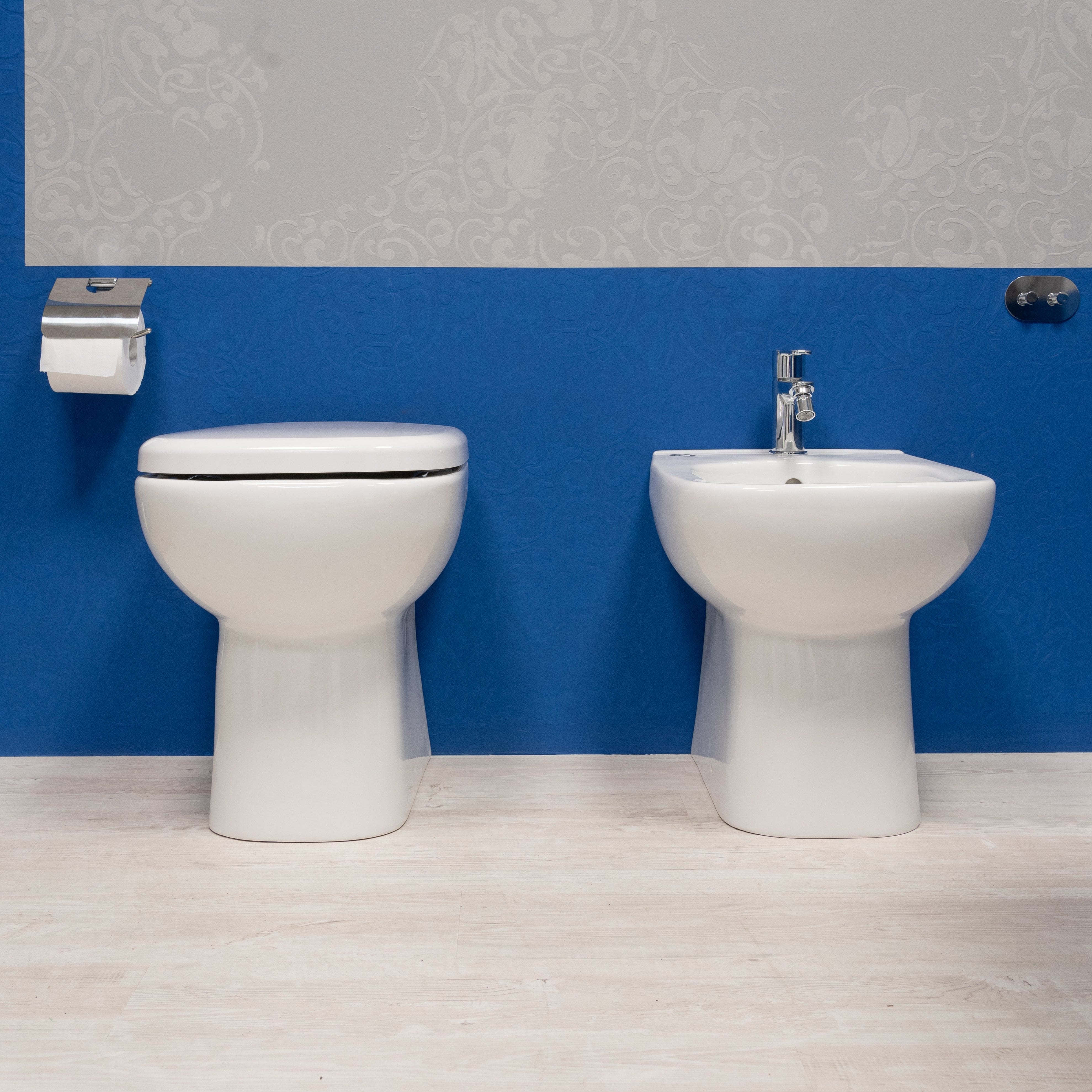 Coppia di sanitari in ceramica + sedile soft close incluso