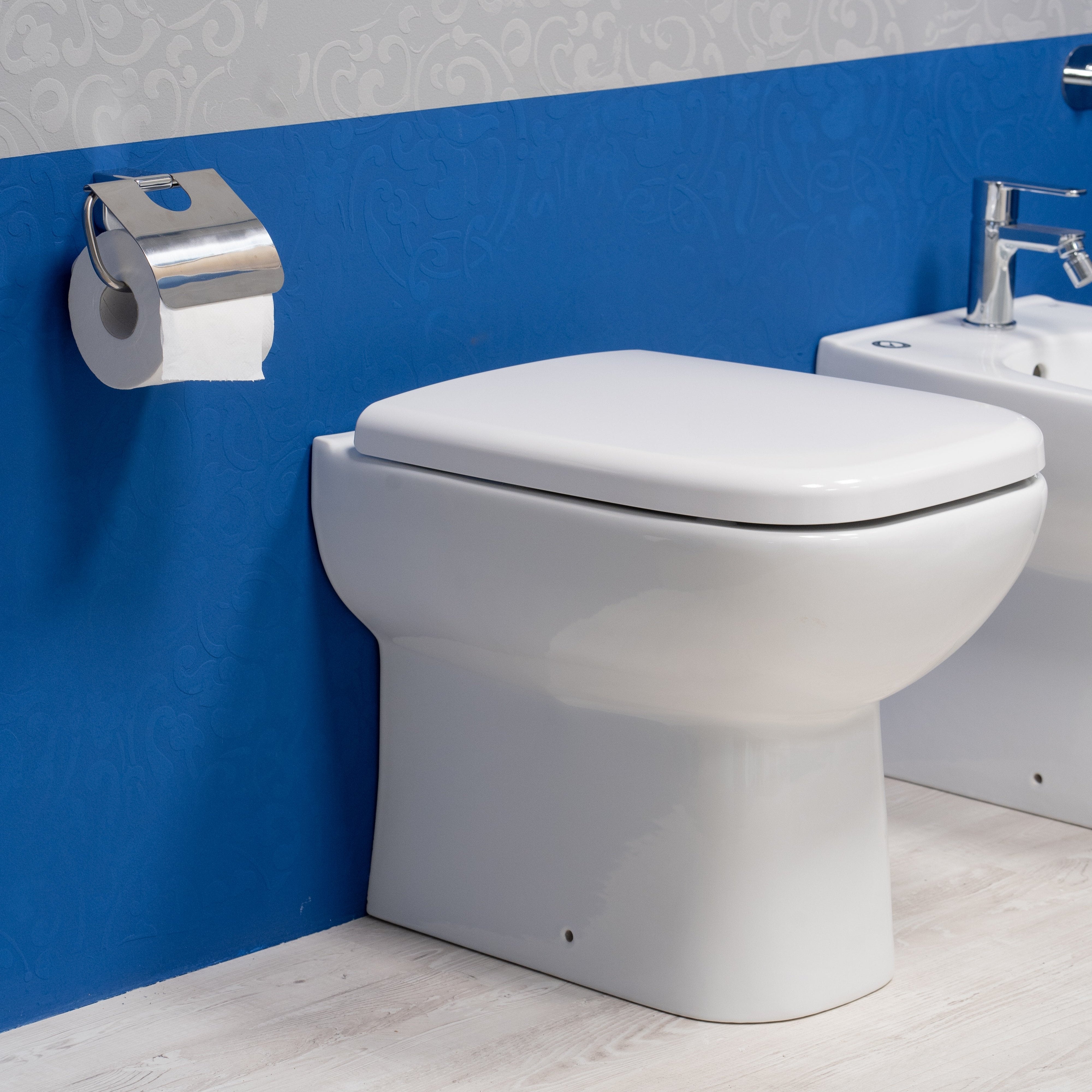 Coppia di sanitari in ceramica + sedile soft close incluso