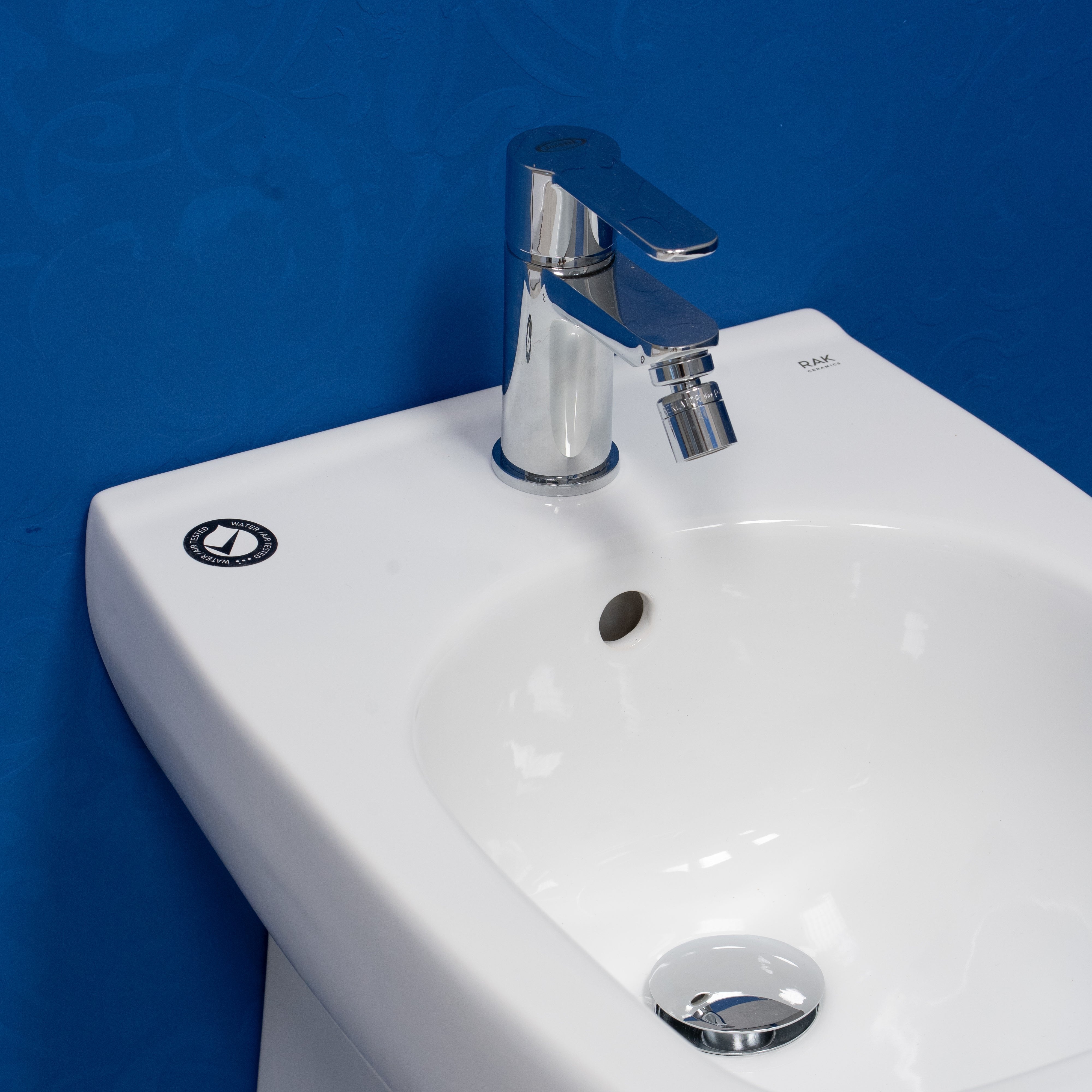 Coppia di sanitari in ceramica + sedile soft close incluso