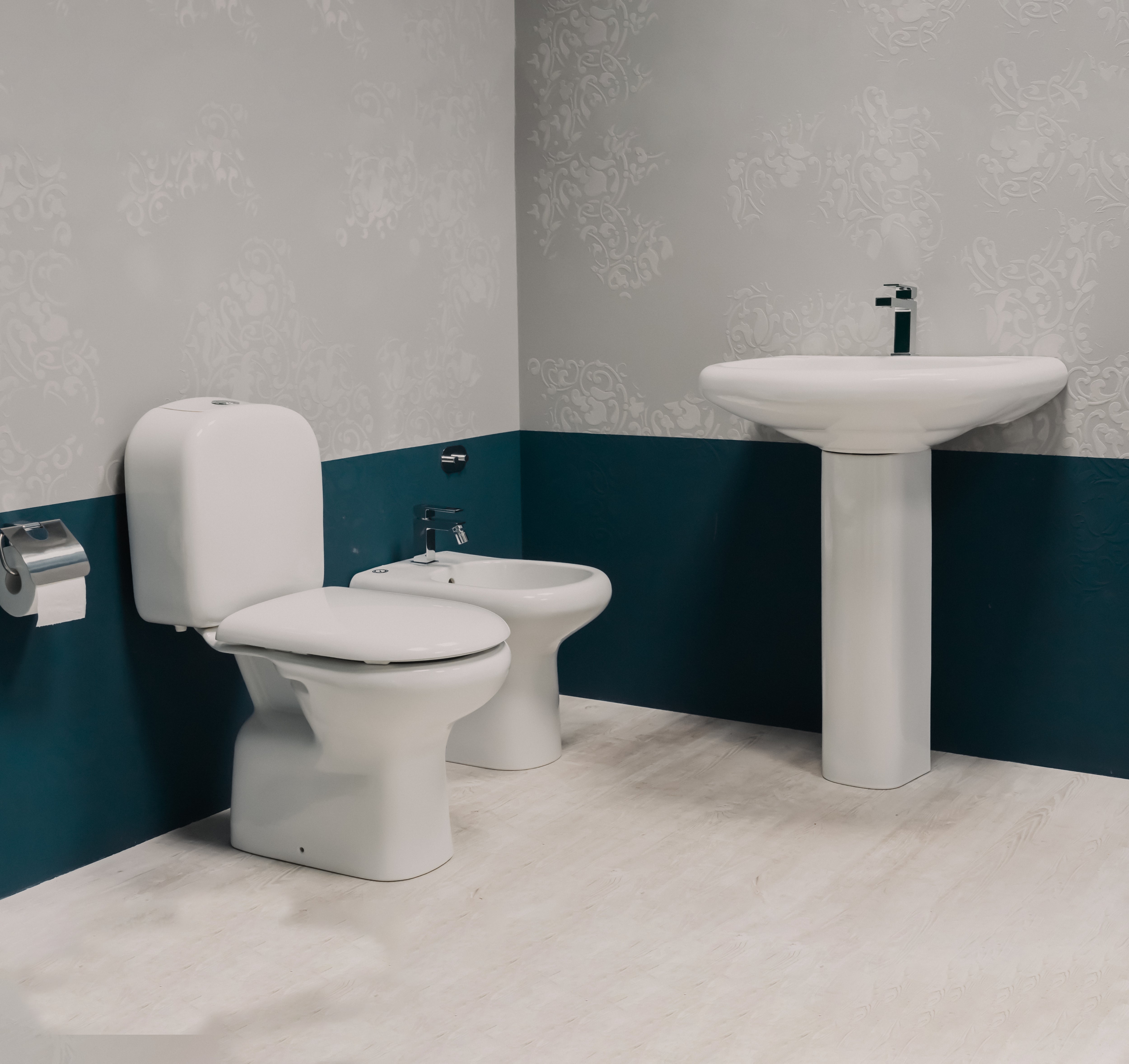 Sanitari tradizionali a terra Rak serie completa di lavabo 65 cm  con colonna + bidet + WC monoblocco con cassetta con sedile Orient