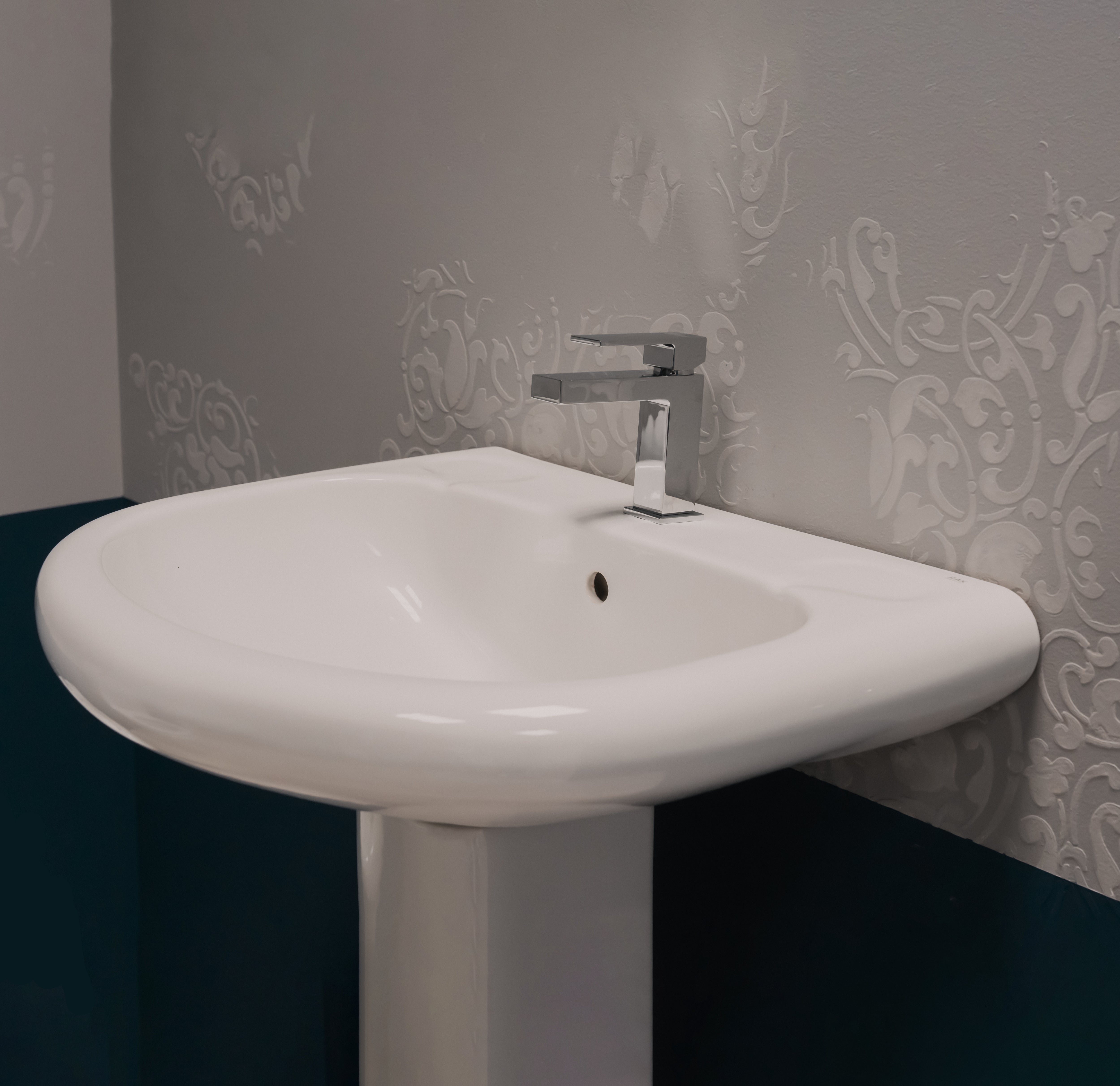 Lavabo monoforo Rak Orient bianco in ceramica 66x55 cm con colonna