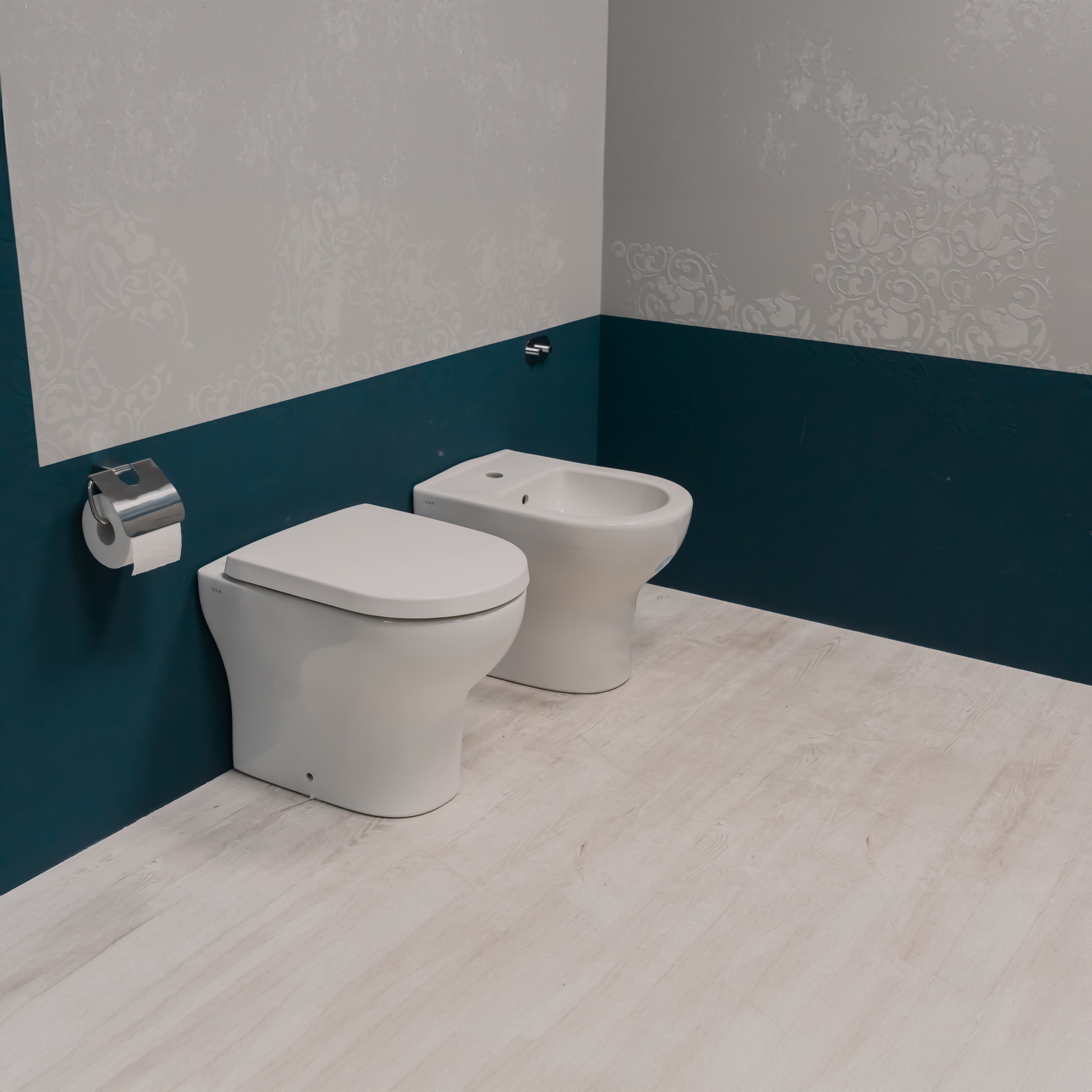 Coppia sanitari in ceramica filomuro Zentrum: bidet + WC con sedile softclose